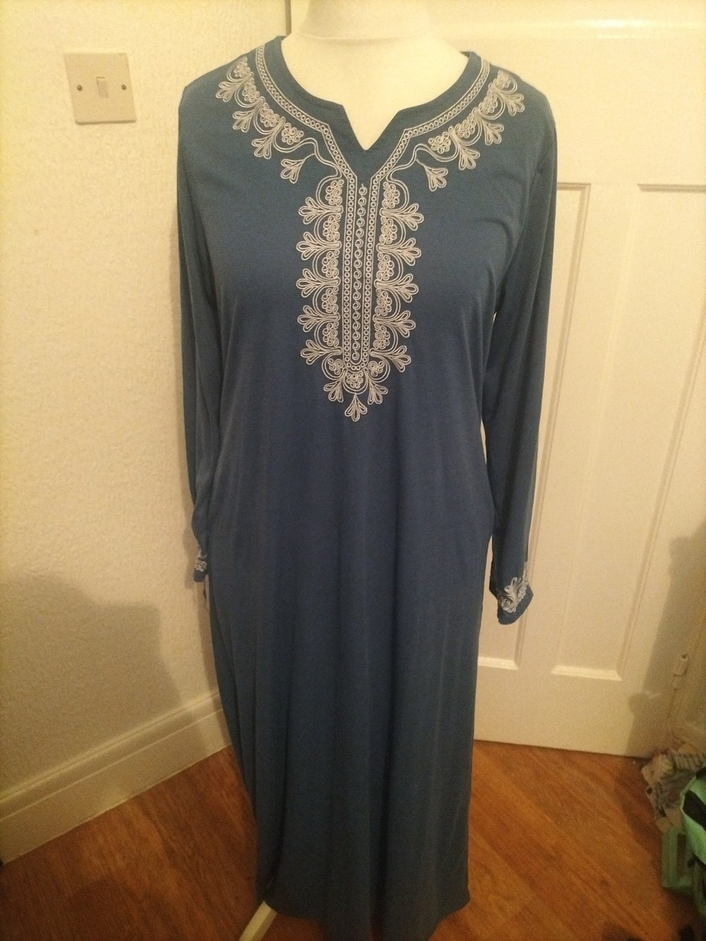 Ladies Sunnyme Size Large Blue Floor Length Dress