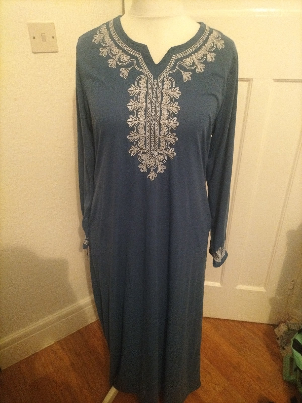 Ladies Sunnyme Size Large Blue Floor Length Dress