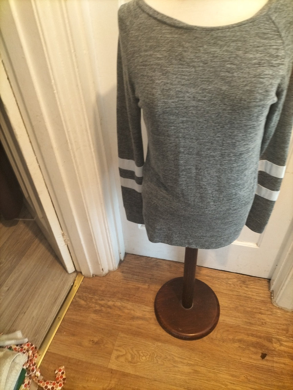 Ladies Size Small Long Sleeved Top Grey