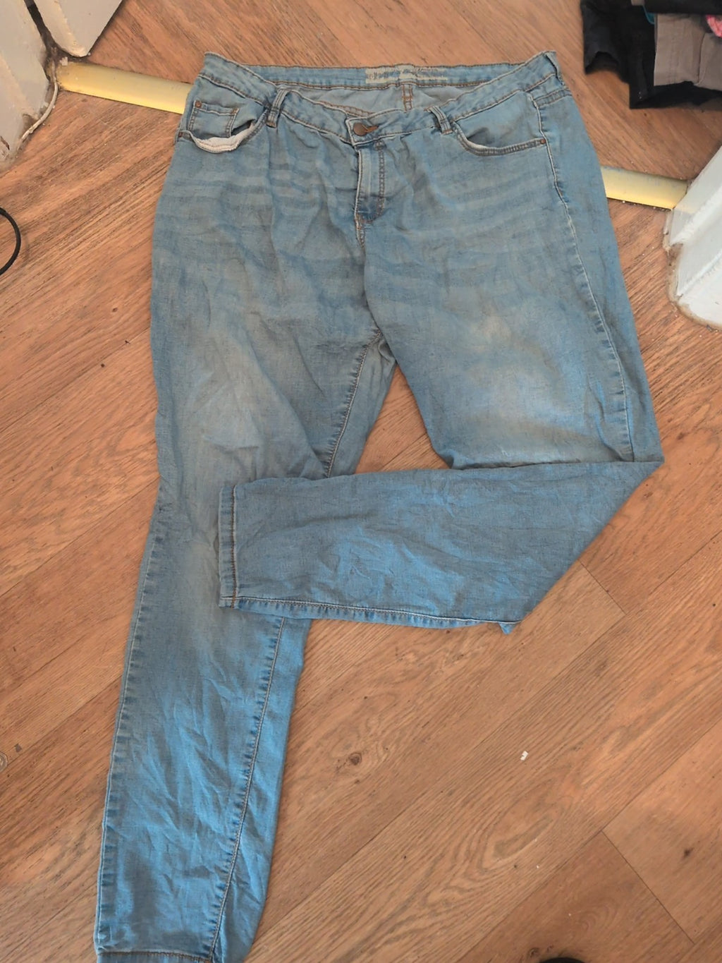 Denim&Co 16 Straight Jeans Elastication Gone