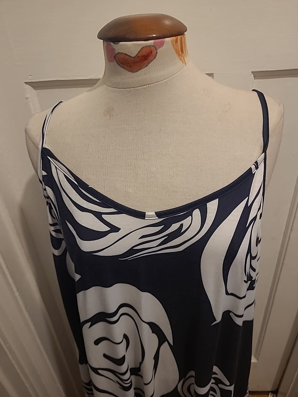 Ladies Size 4XL Black/White Rose Design Sleeveless Dress Long