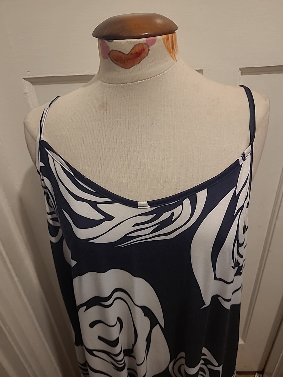 Ladies Size 4XL Black/White Rose Design Sleeveless Dress Long