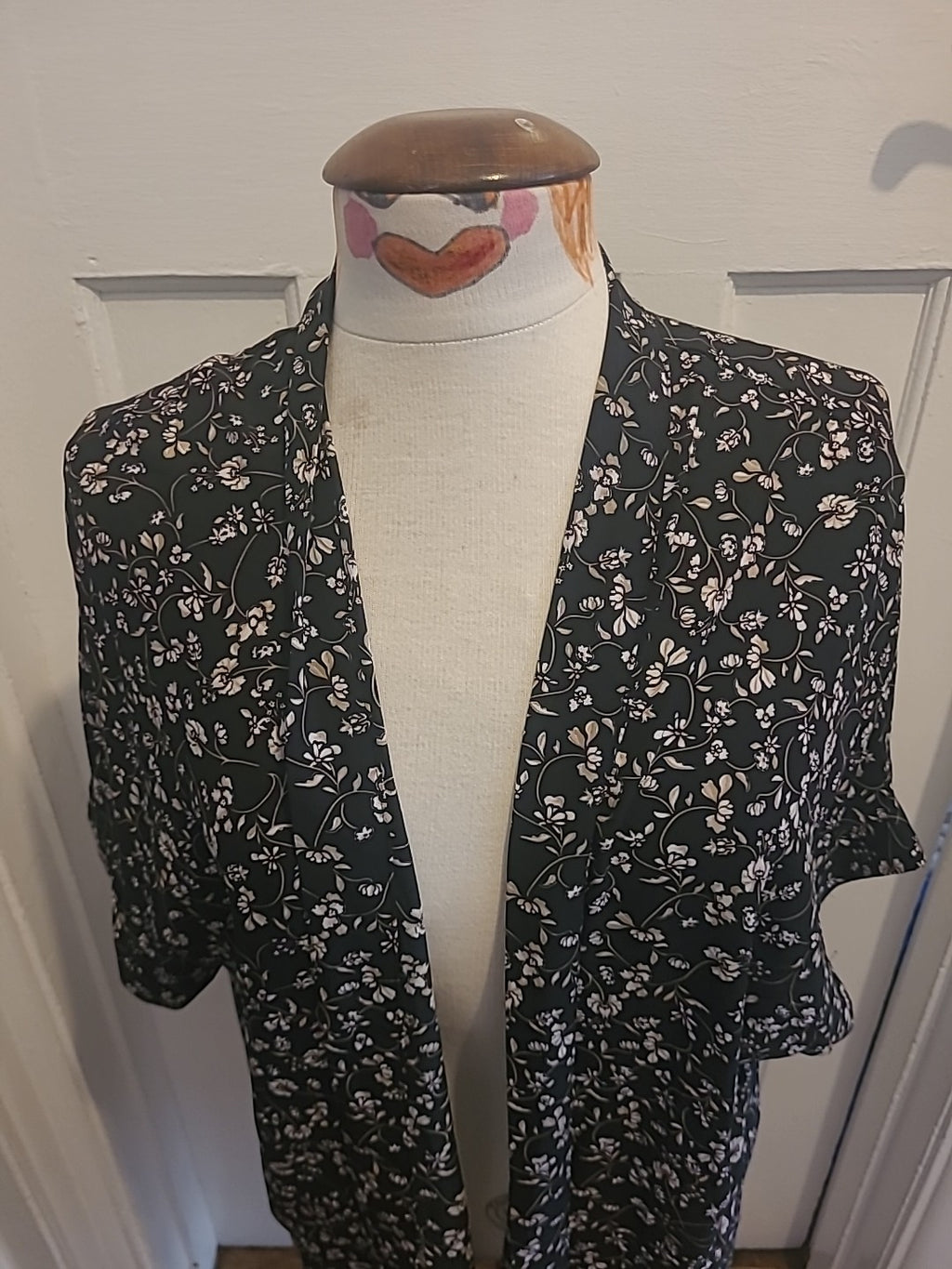Ladies H&M Size Small Black Floral Oversized Cardigan