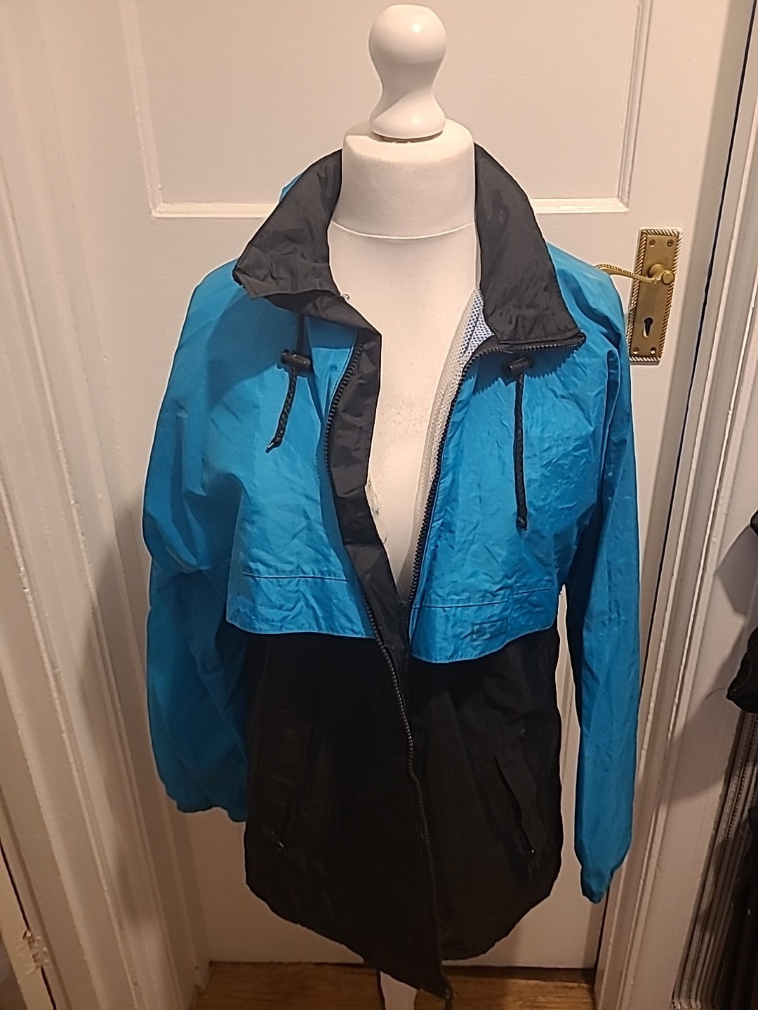 Mens Outdoor Scene Size Large Blue Mesh Lined Coat
