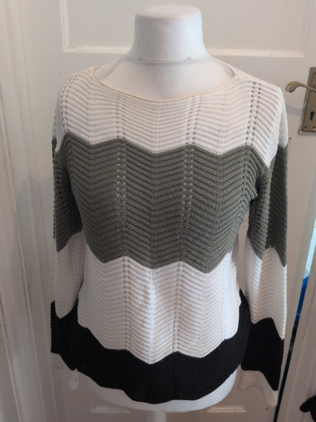 Select Medium Green White Black Pullover Jumper
