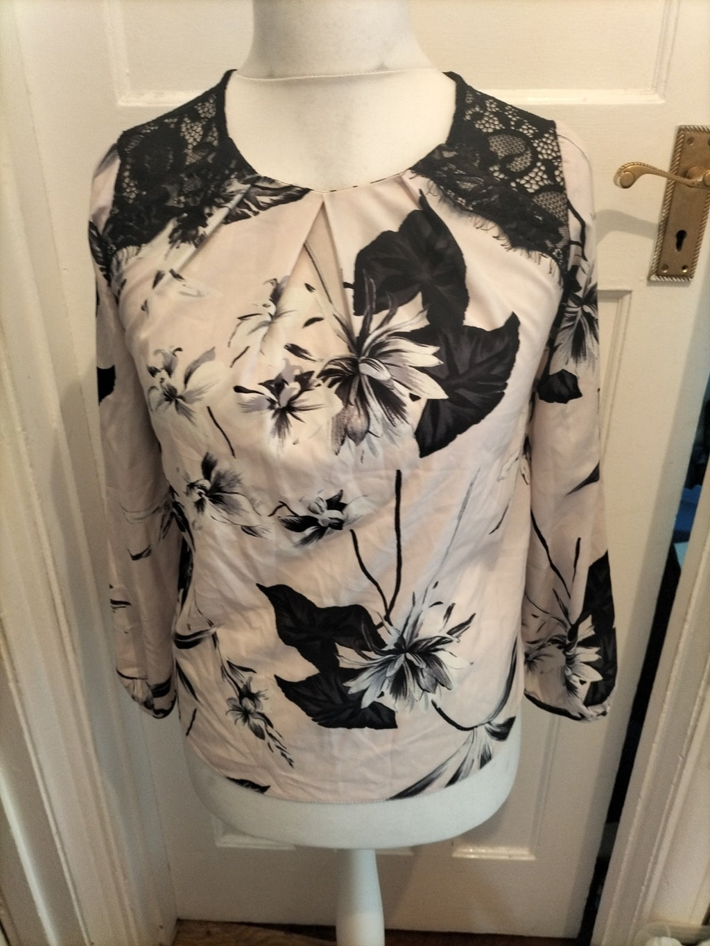 Ladies Dorothy Perkins Size 10 Pal Pink And Navy Floral Long Sleeved Blouse