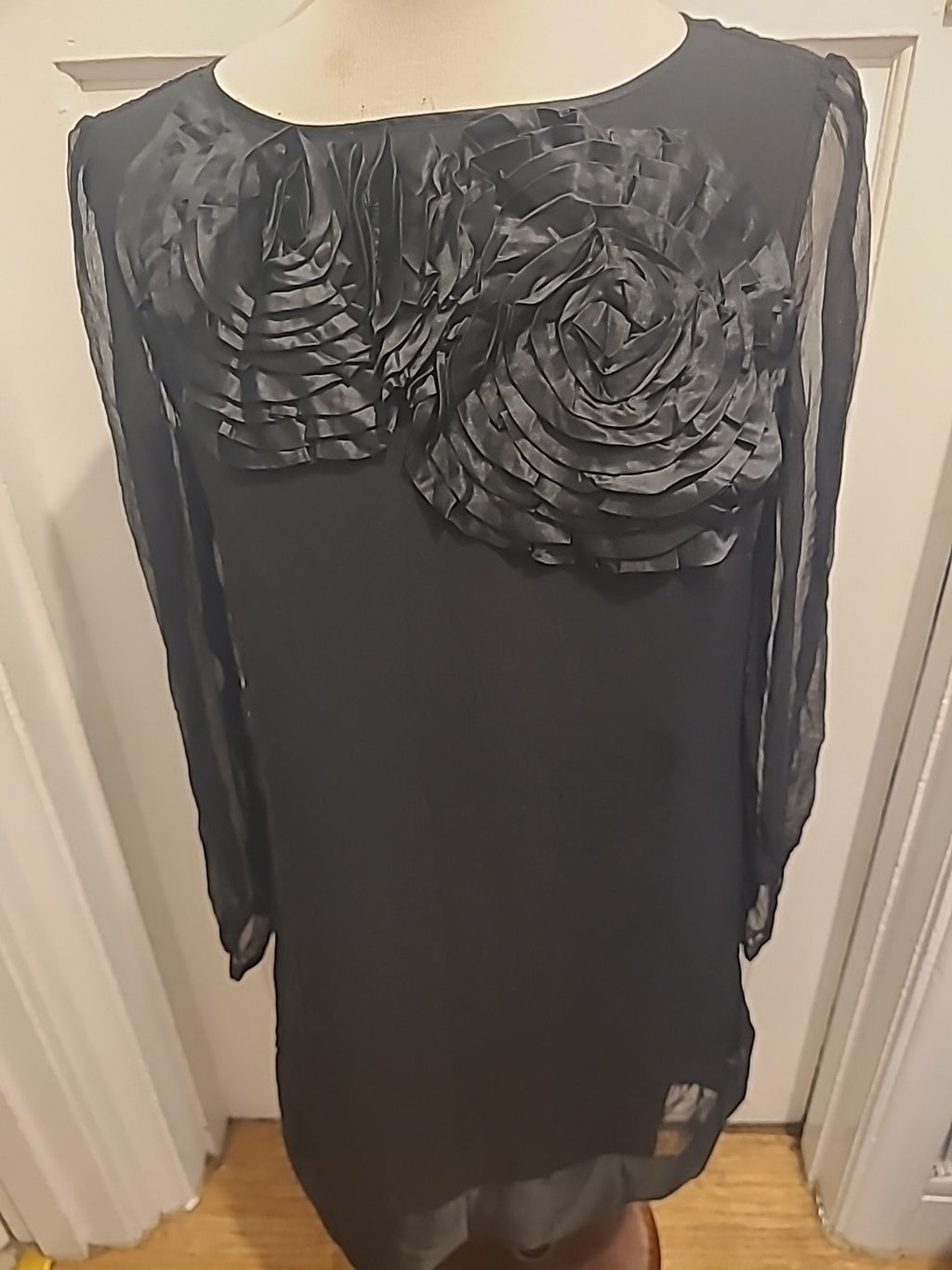 Ladies Size 16 Black Mesh Sleeved Floral Detail Tunic