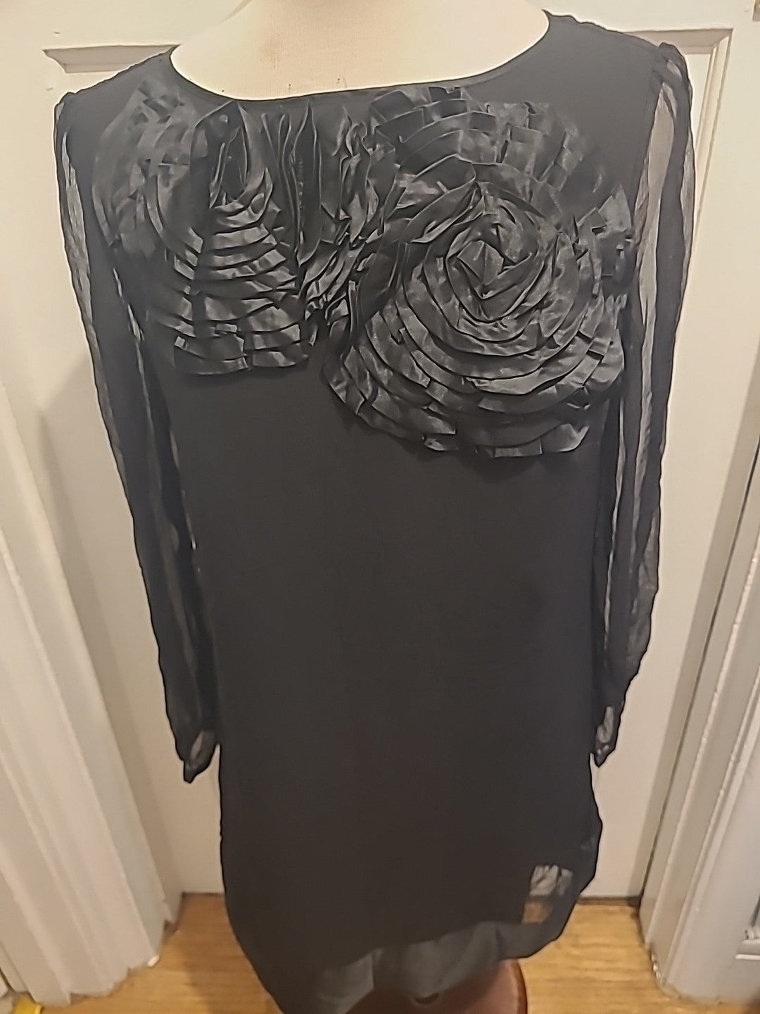 Ladies Size 16 Black Mesh Sleeved Floral Detail Tunic