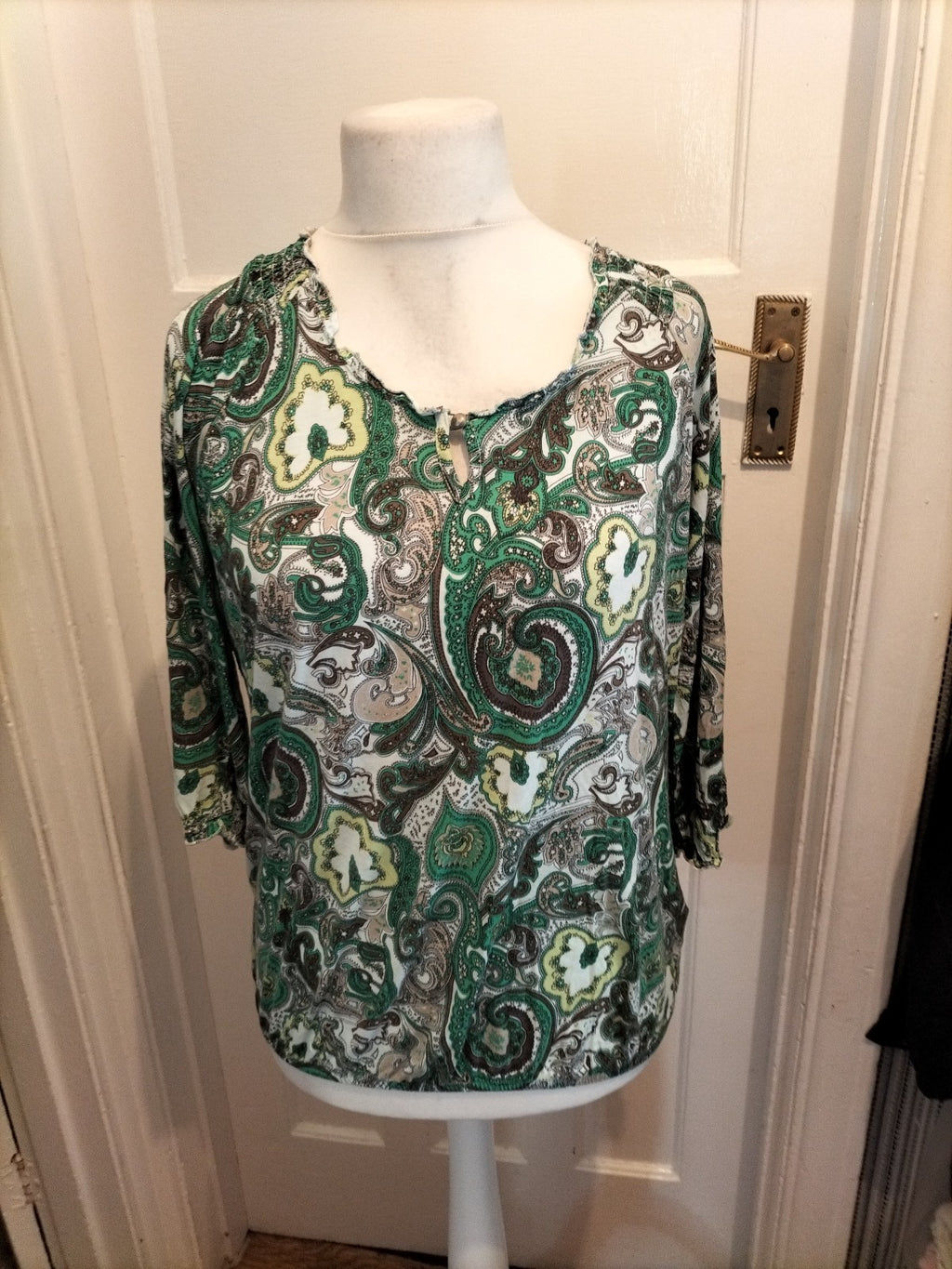 Ladies Michele Boyard Size Large Green And White Long Sleeved Blouse