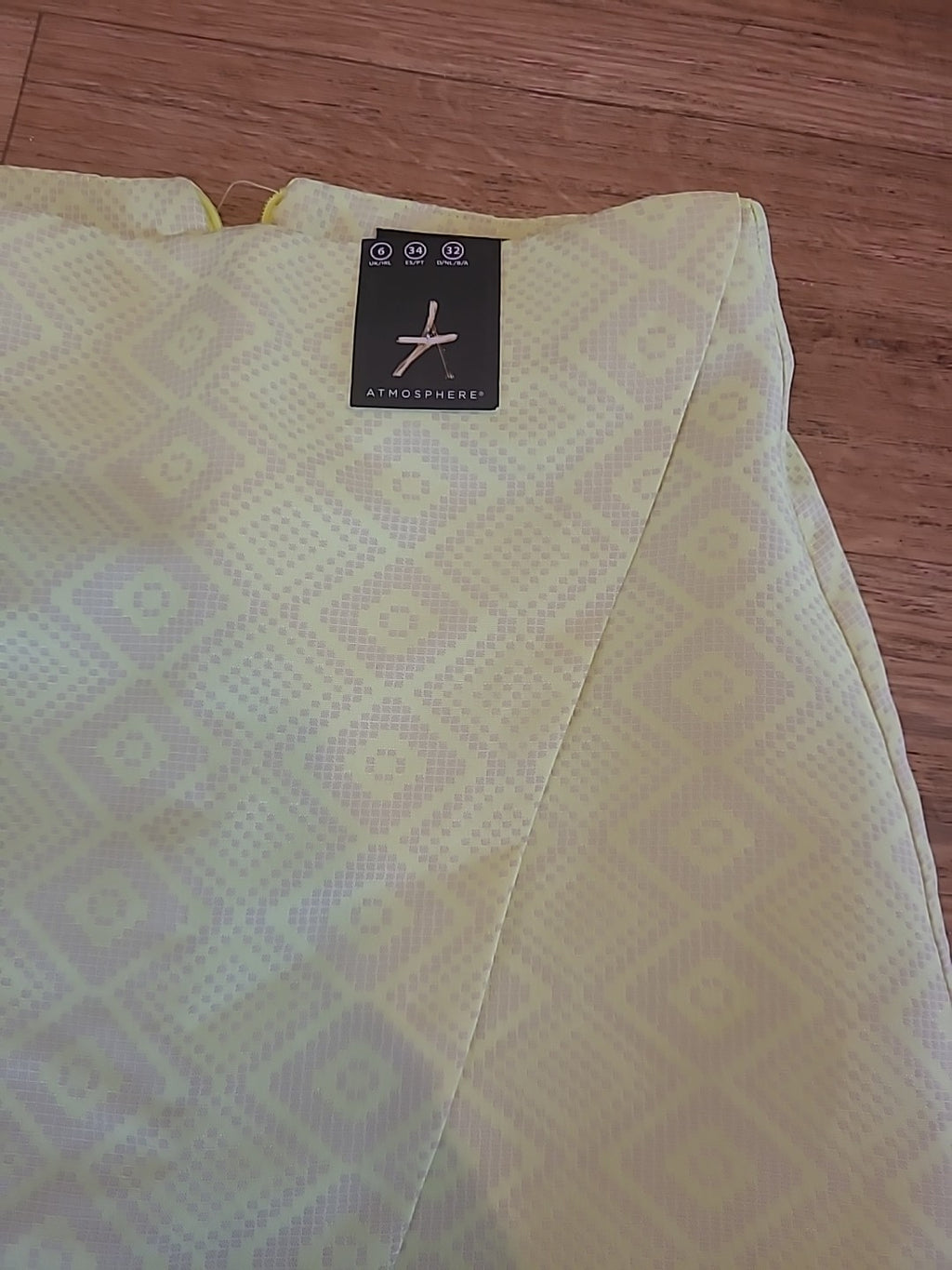 Brand New Ladies Primark Size 6 Neon Yellow Skirt