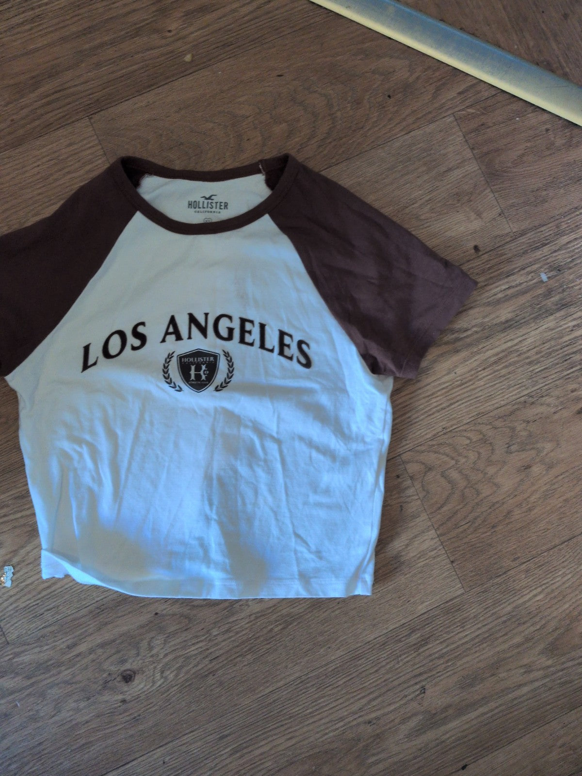 Ladies Hollister Size XS Brown And White Print Short Sleeve T-shirt