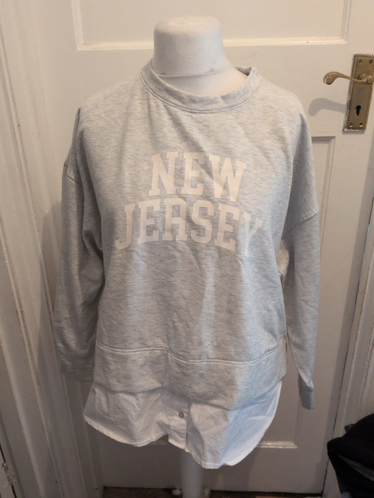 Ladies Nutmeg 16 Pale Grey Long Sleeve Pullover Jump New York