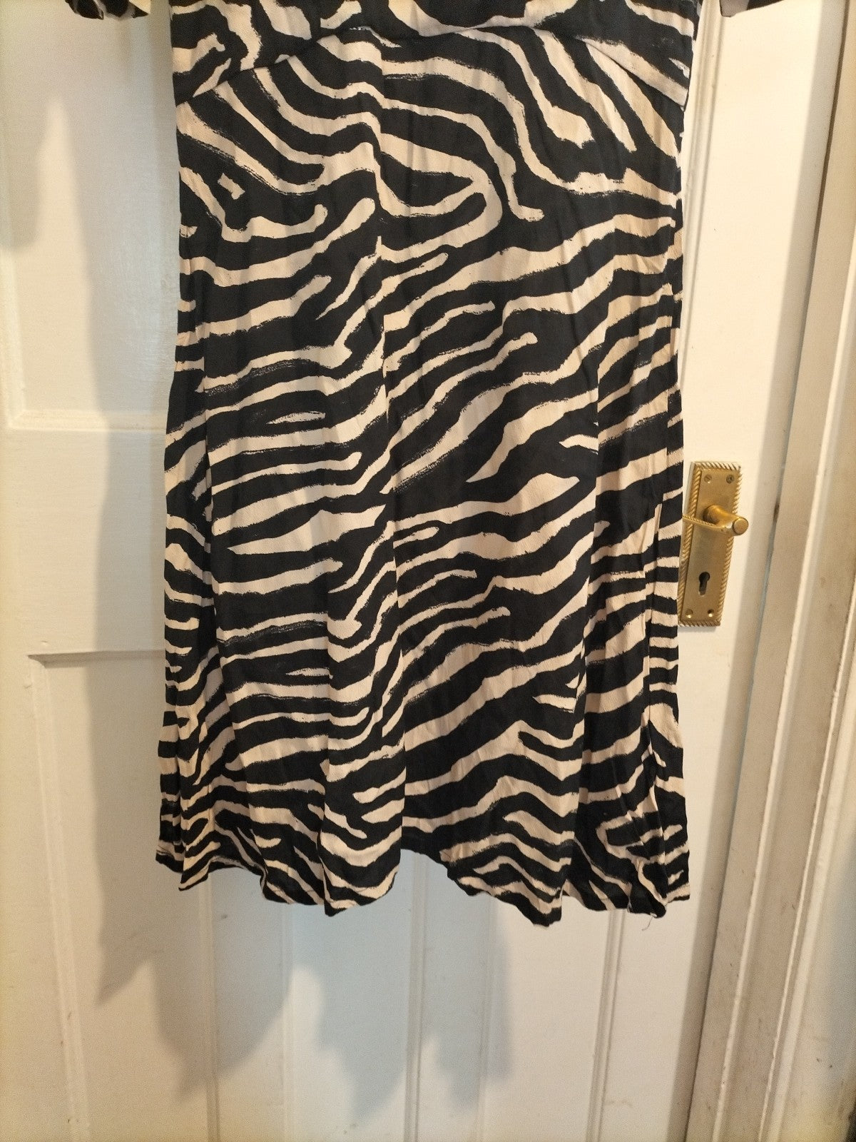 Ladies H+M Size 6 Beige/Black Short Sleeved Dress