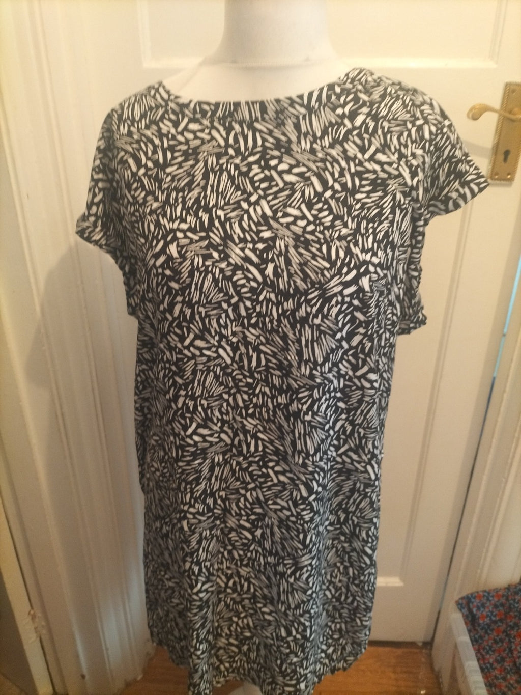 Peacocks 16 Black And White Short Sleeve Dress