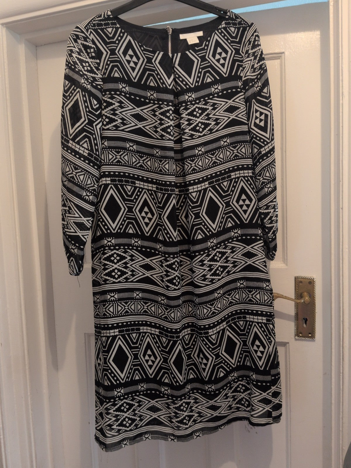 H&M 10 Black And White Aztec Lined 3/4 Sleeve Dress