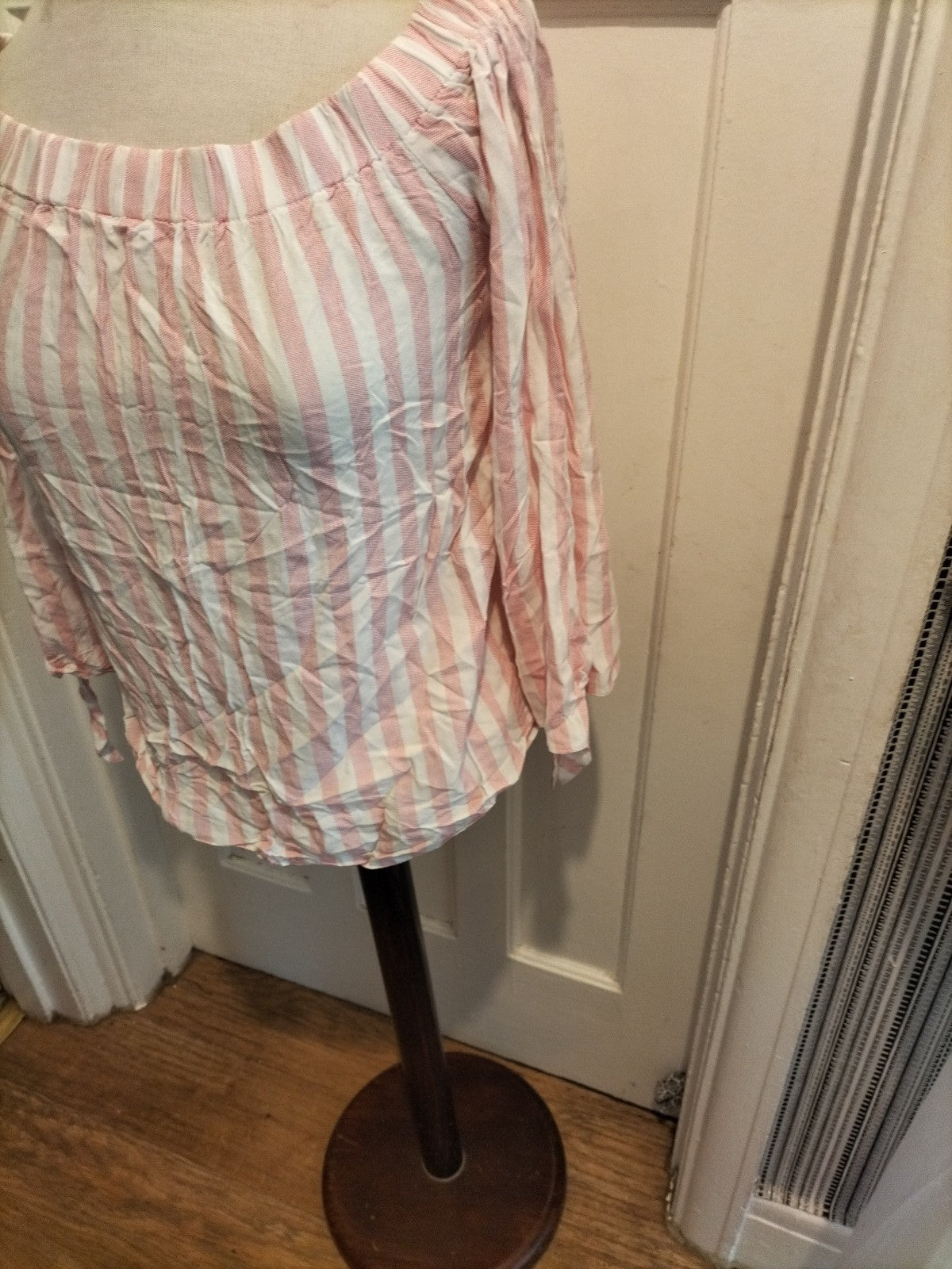 Ladies Papaya Size 10 Pink And White Thin Stripes Short Sleeve T-shirt