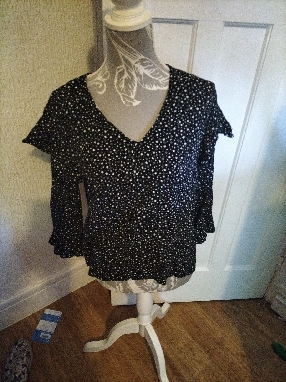 Ladies Warehouse Size 12 Black With White Starts Long Sleeve Blouse