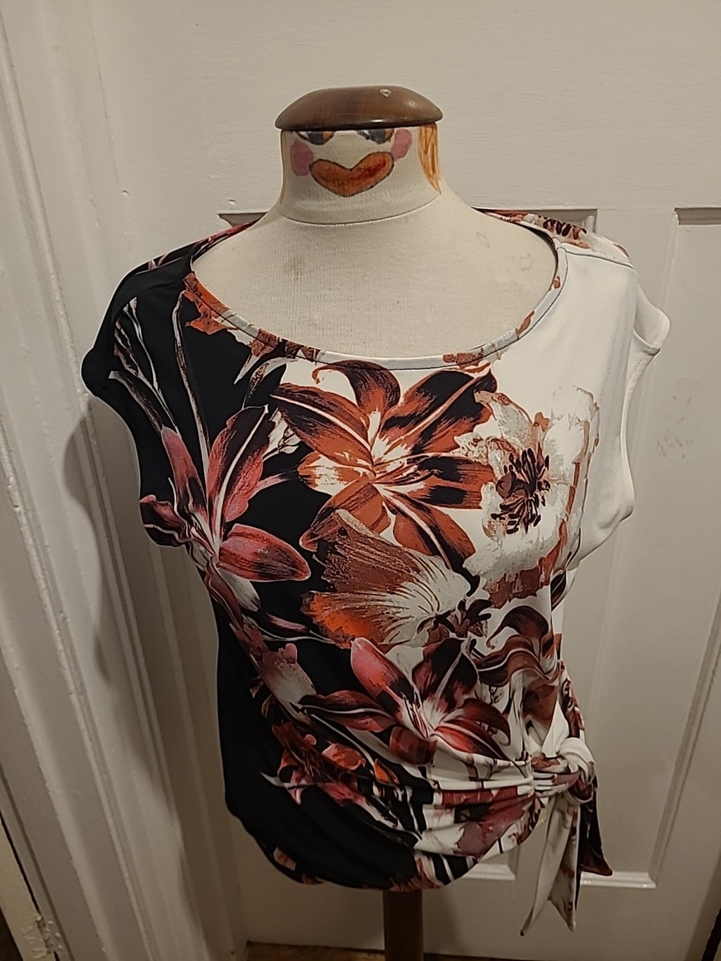 Ladies Wallis Size 14 White/Pink/Black Floral Sleeveless Blouse