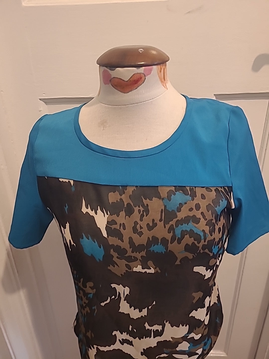 Ladies Yumi Size 12 Camoflage With Blue Short Sleeved Tee