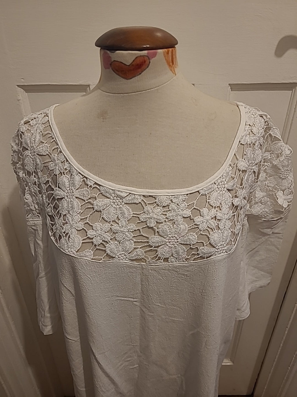 Ladies Size 4XL White Floral Lace Short Sleeved Dress