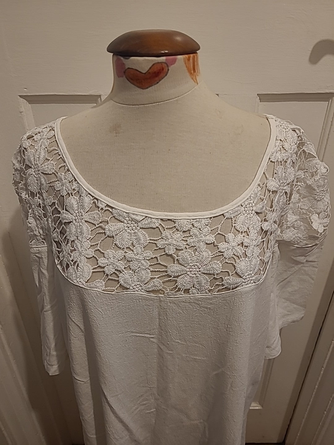 Ladies Size 4XL White Floral Lace Short Sleeved Dress