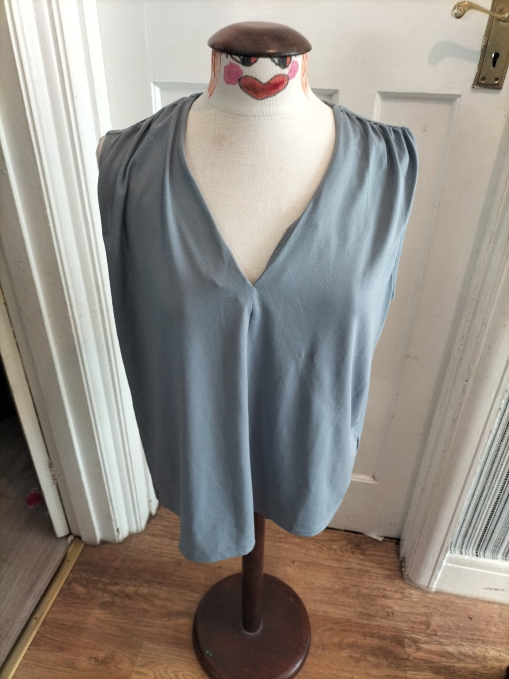 Ladies H+M Size Large Grey Sleeveless Blouse