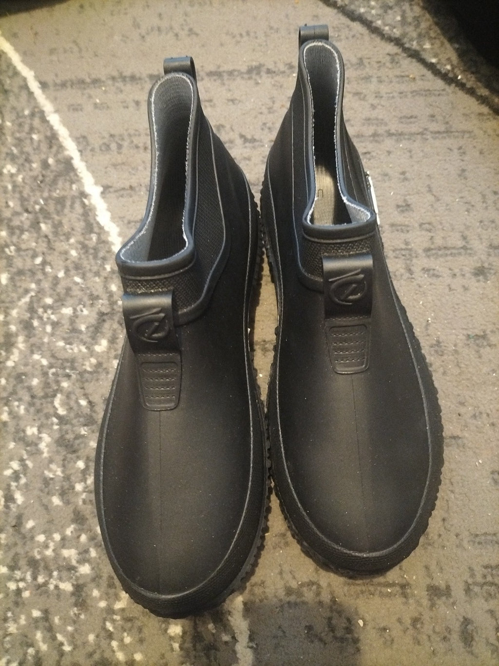 Ladies Sports Black Water Shoes Size 6