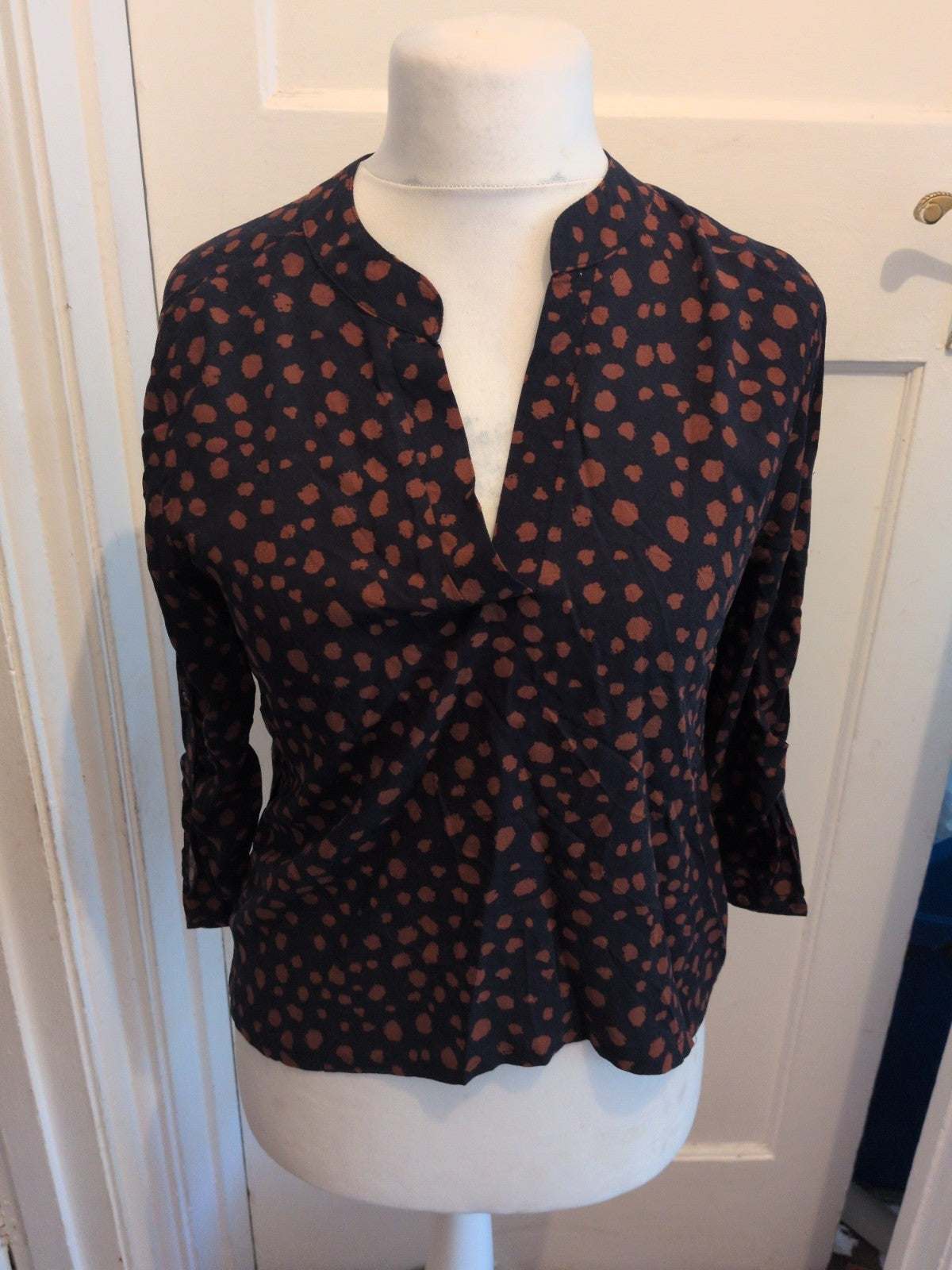 Ladies Size Medium Navy With Brown 3/4 Sleeve Blouse