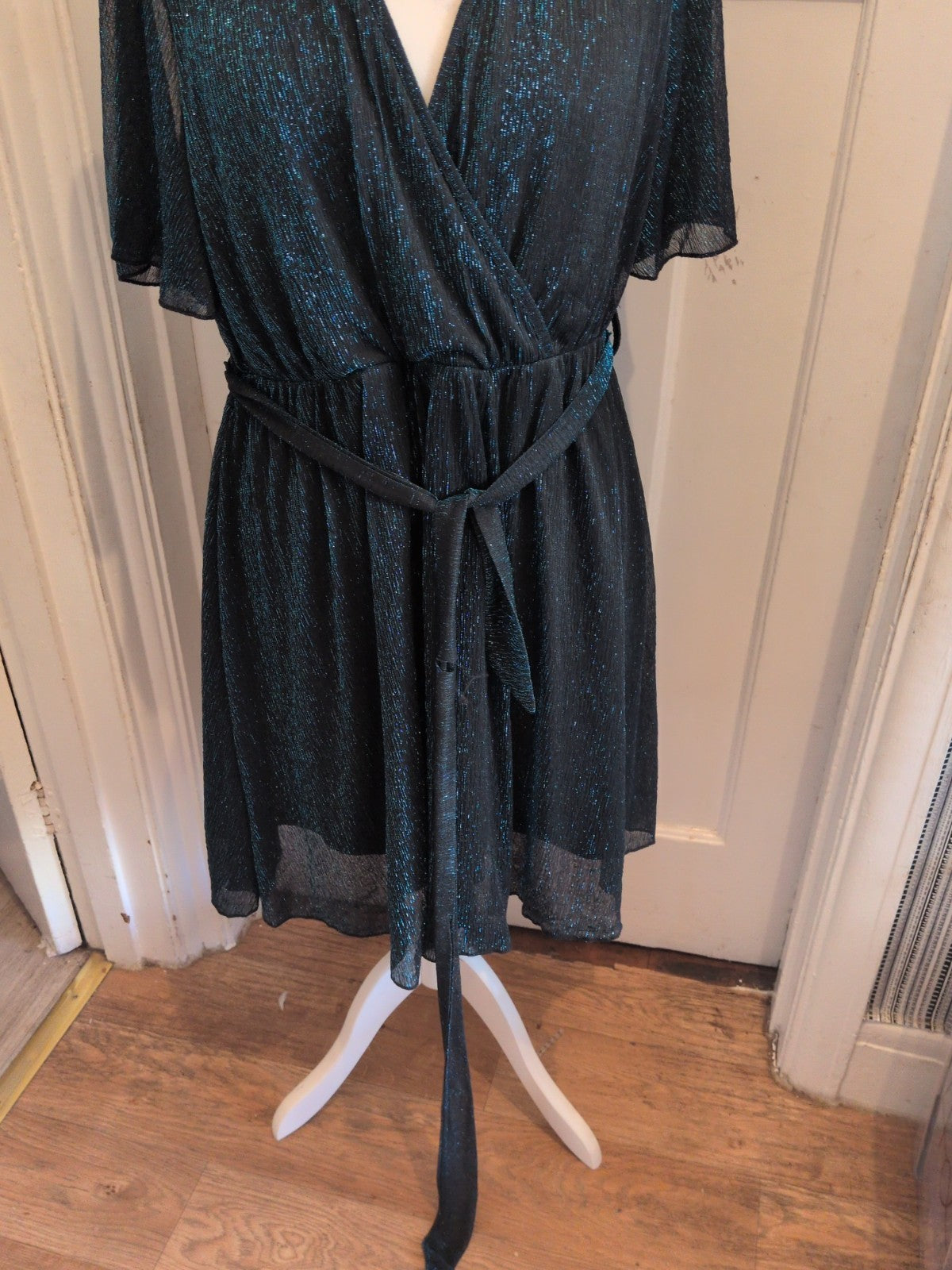 Ladies Shein Size XL Black With Turquoise Shimmer V Neck Knee Length Dress