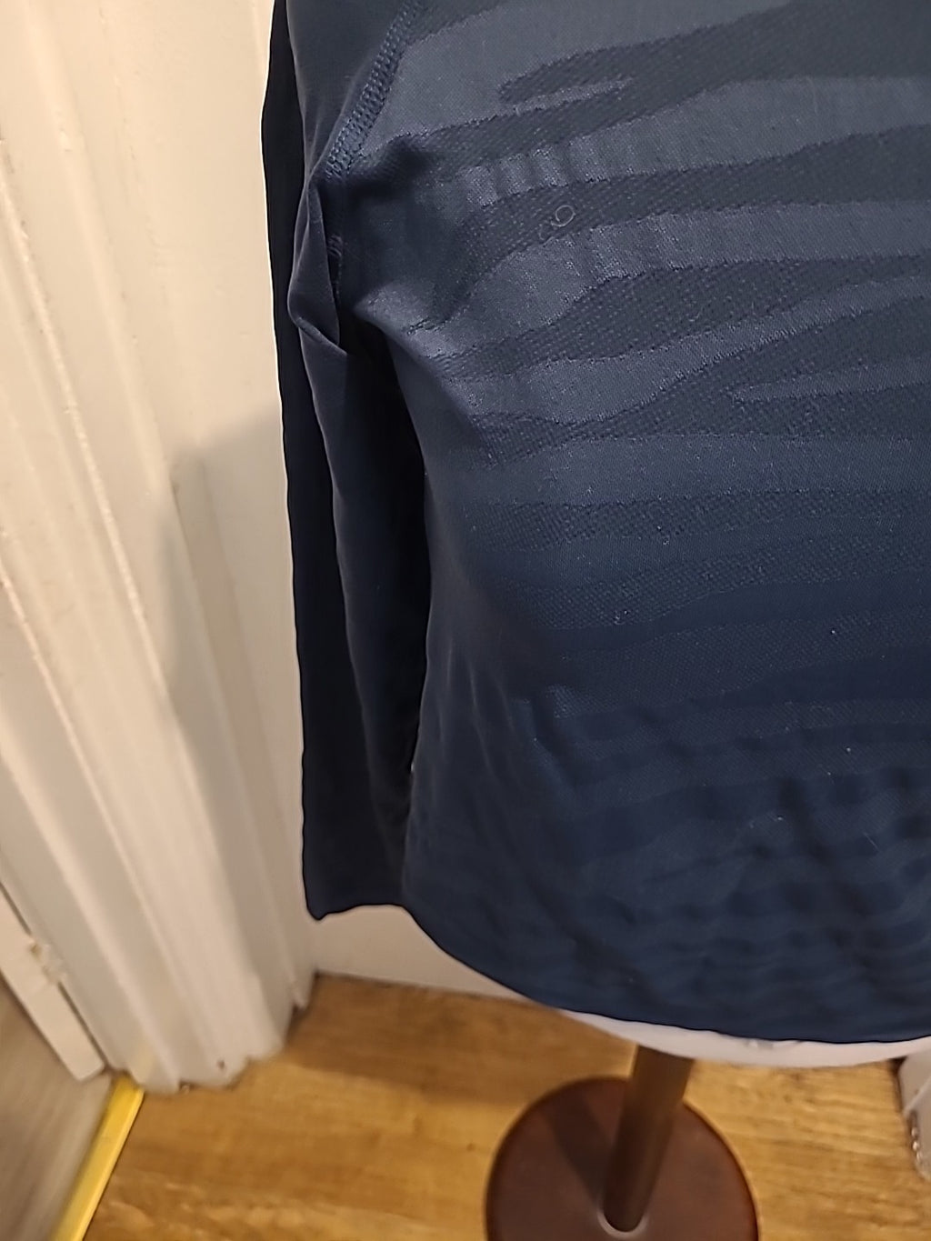 Ladies Tu Size Xl Activewear Long Sleeved Navy Blue Tshirt