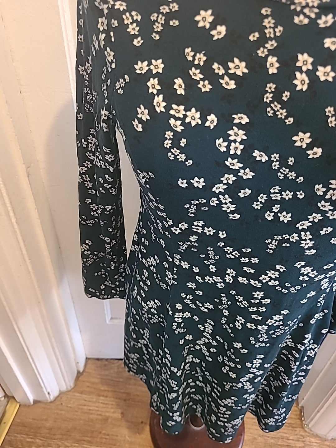 Ladies New Look Size 12 Green Floral Long Sleeved Dress