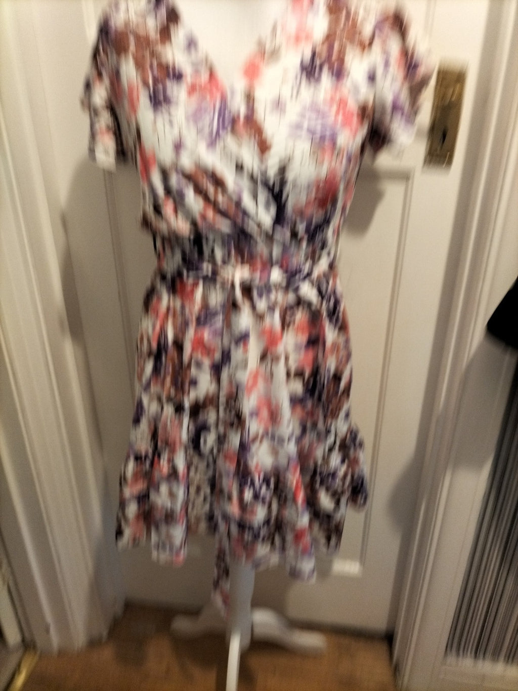 Ladies Size Small Multicoloured Floral V Neck Dress With Belt