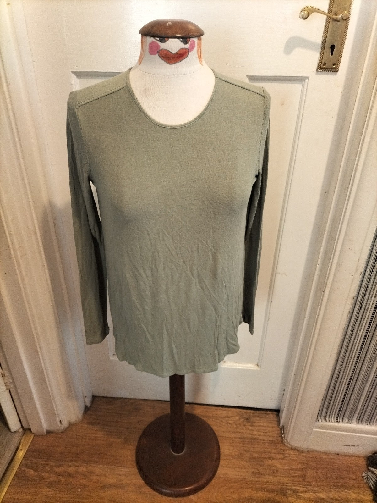 Ladies Essentials Size Small Green Long Sleeved Tshirt