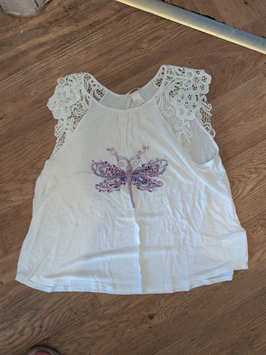 H&M Medium White Dragonfly Short Sleeve T-shirt