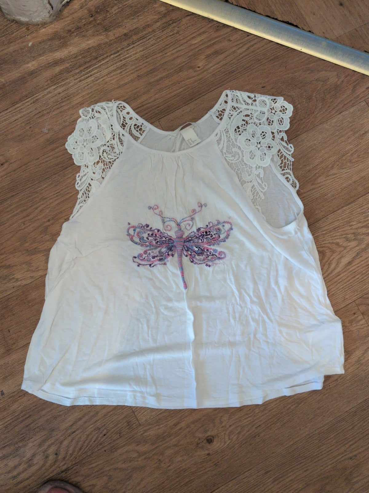 H&M Medium White Dragonfly Short Sleeve T-shirt