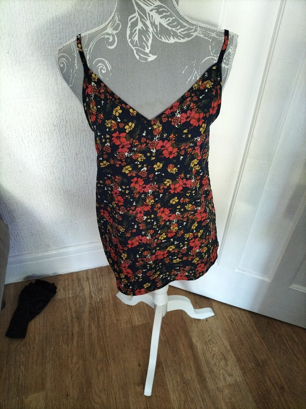 Ladies Peacock Size 10 Navy Floral Strappy Top