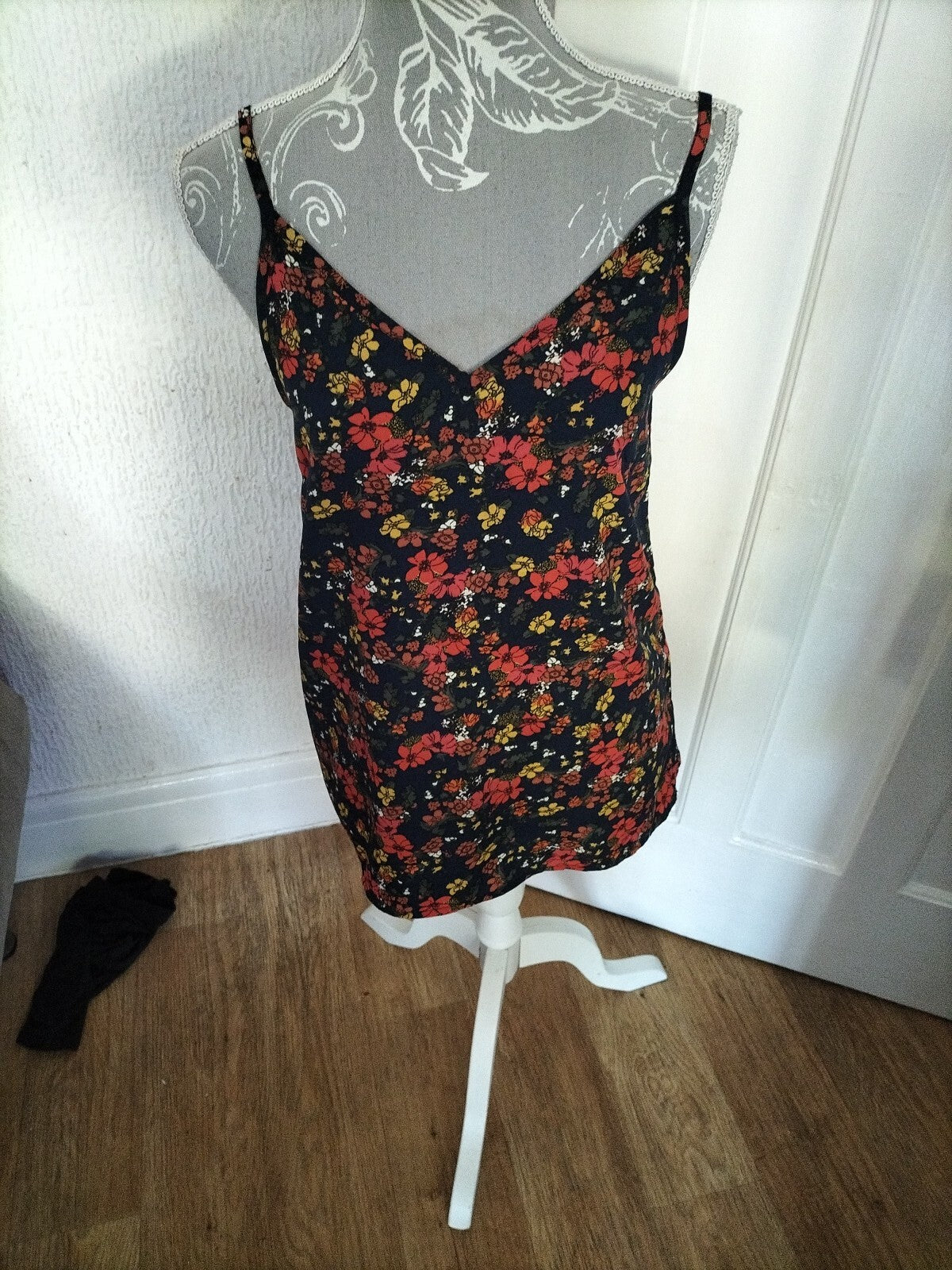 Ladies Peacock Size 10 Navy Floral Strappy Top