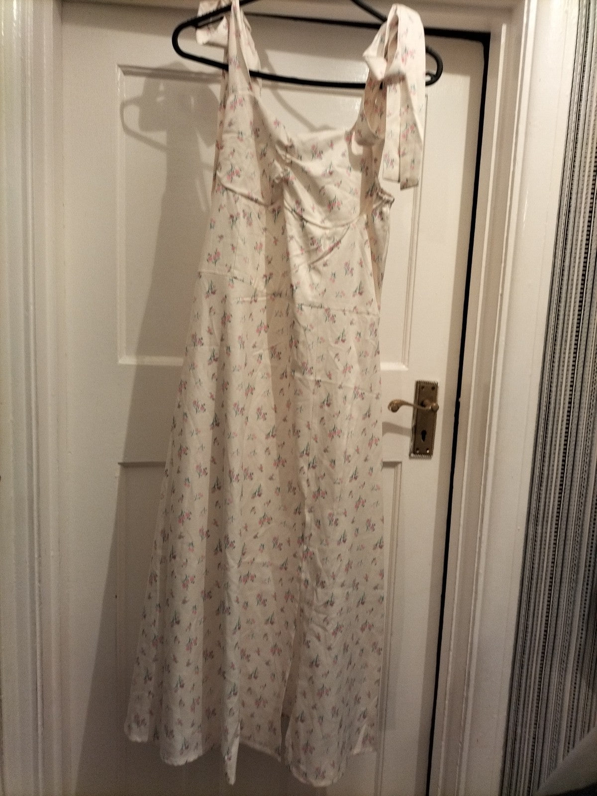 Ladies Size M/L Ivory Floral Self Tie Sleeveless Dress