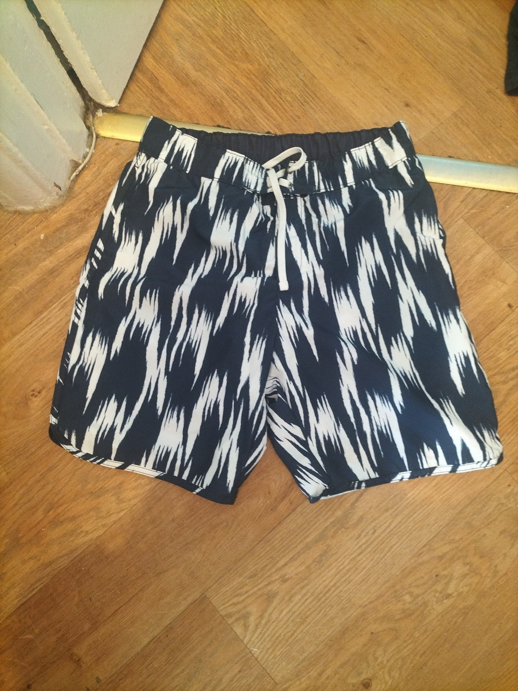 H&M Medium Navy And White Mesh Lined Elasticated Swim Shorts