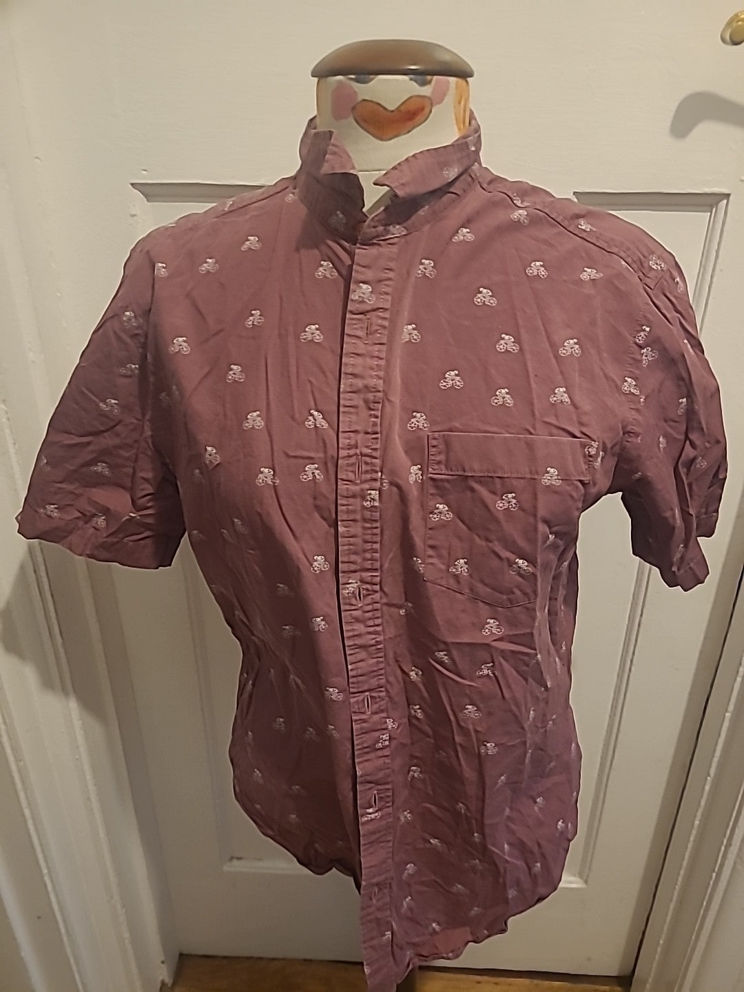 Mens Burton Size Medium Purple Short Sleeve Shirt.