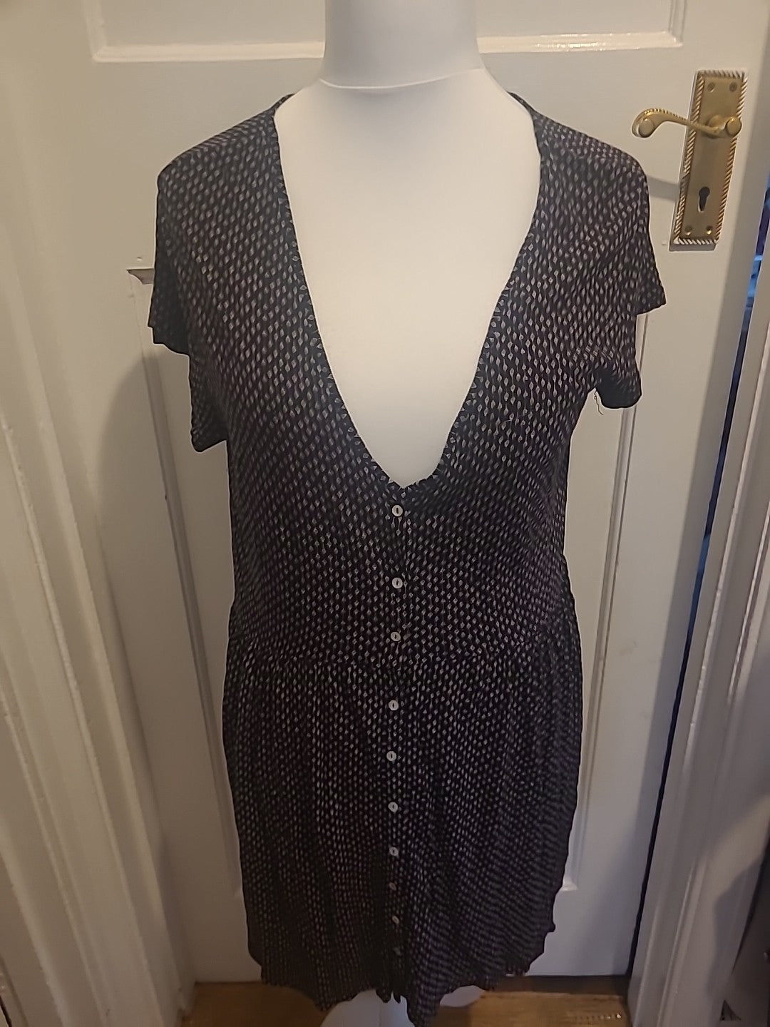Ladies H&M Size Large Black Patterned Short Sleeved Dress