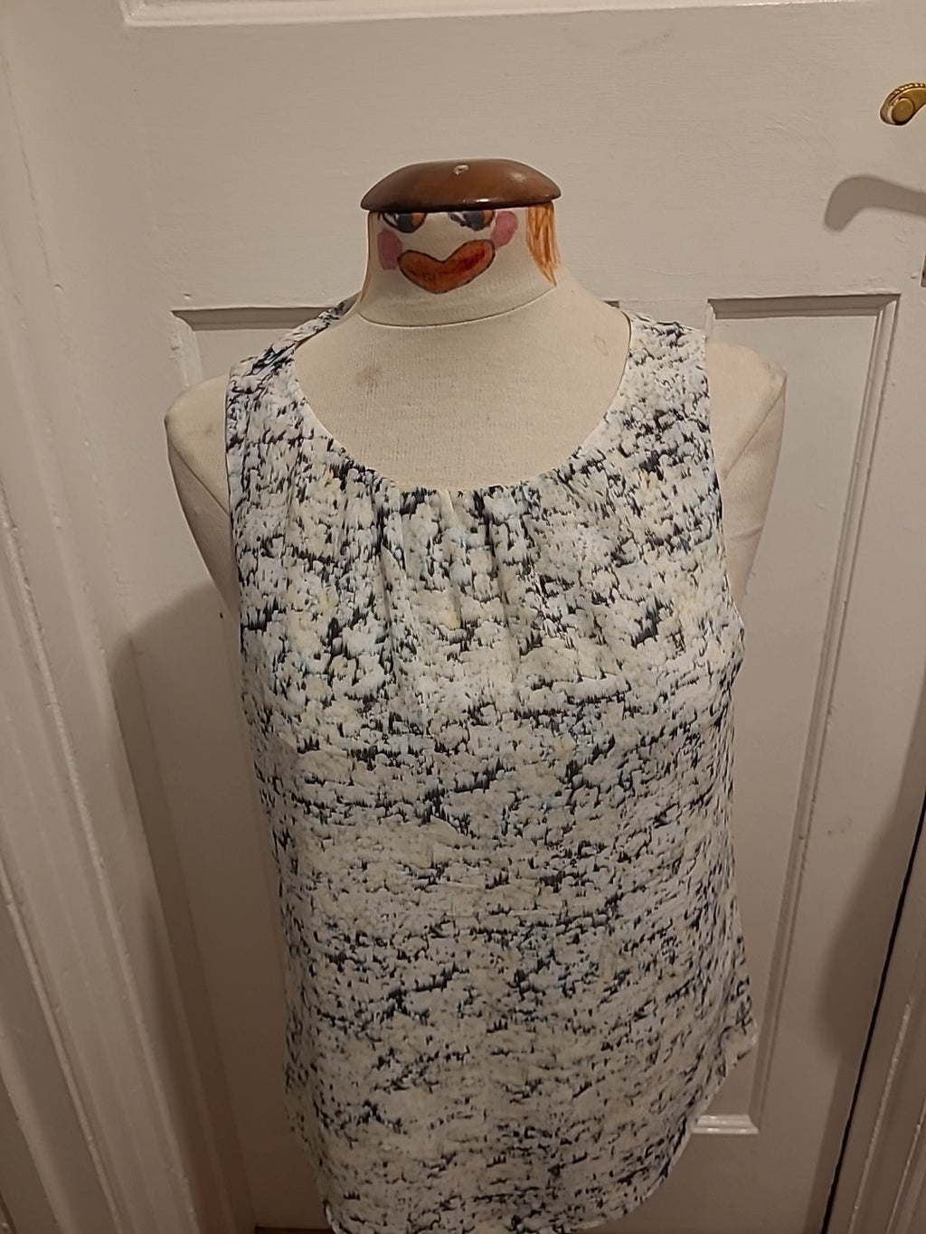 Ladies Size 8 H&M Sleeveless Top Grey/white