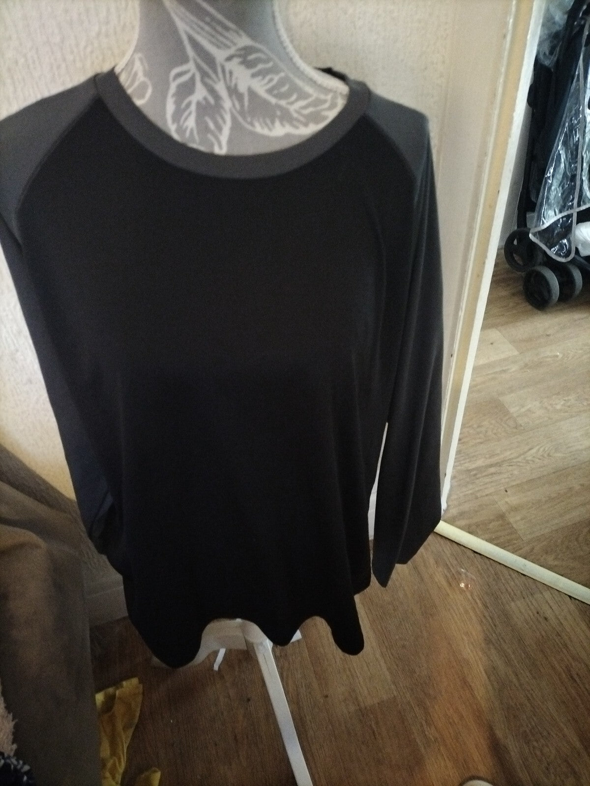 Ladies Size Medium Grey/Black Long Sleeved Blouse