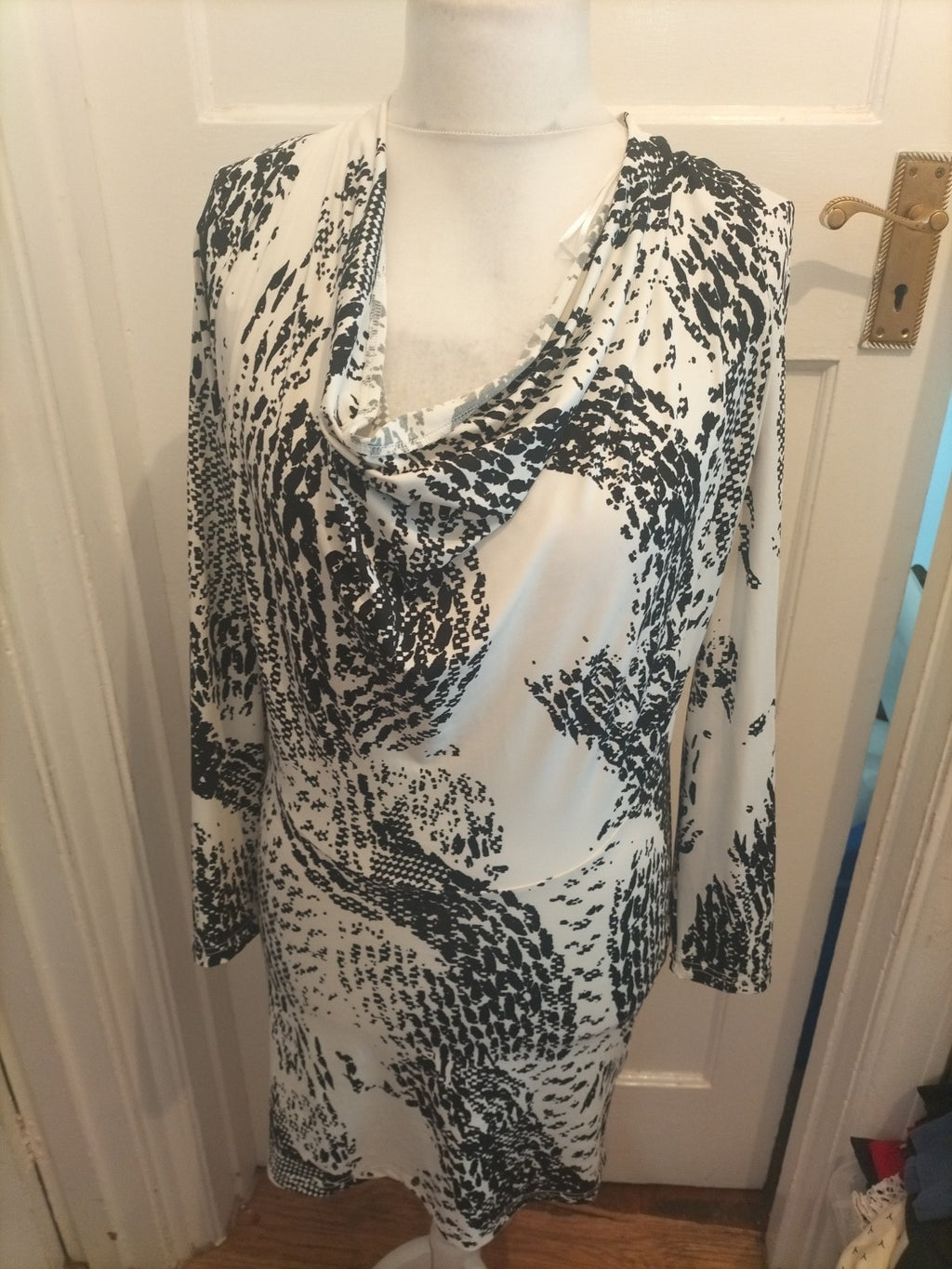 Stella Morgan M Black And White Long Sleeved Dress