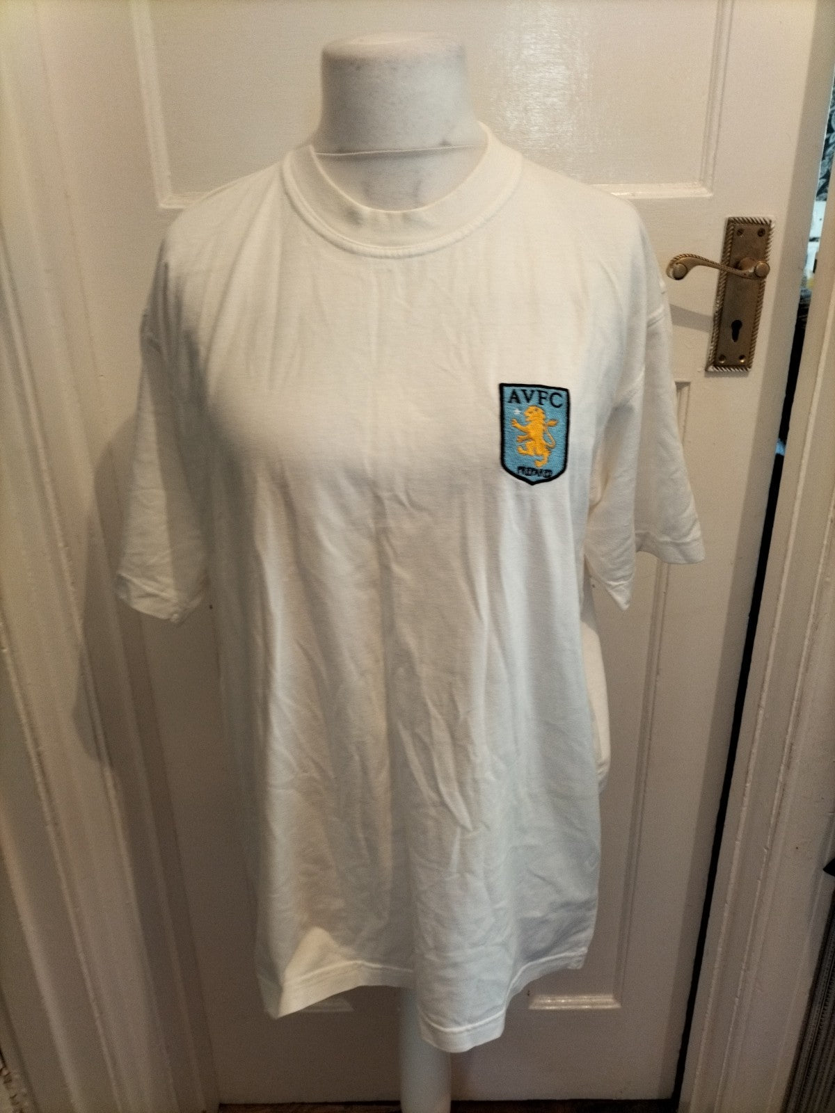 Mens AVFC Size 3XL White Tshirt Short Sleeved