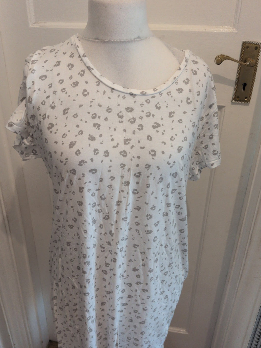 M&S Body Large White With Grey Lips Short Sleeve Pyjama Nighty