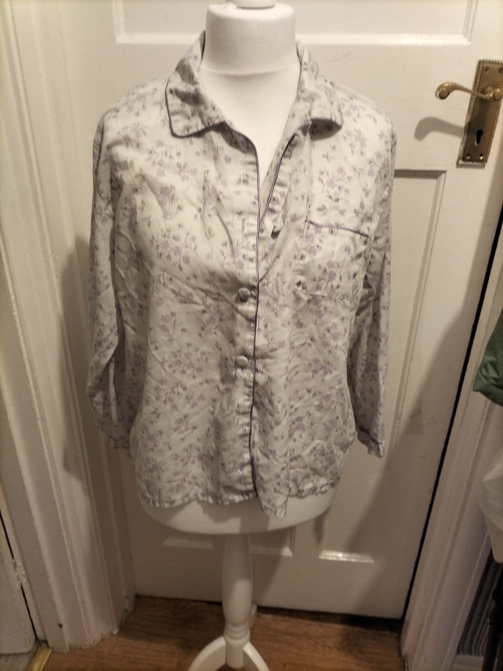Ladies Marlon Size 16-18 White And Purple Floral Pyjama Top
