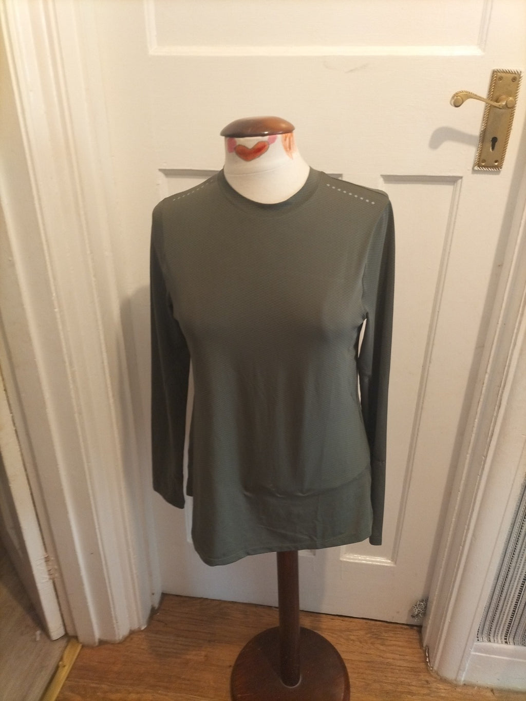 Ladies Asos Size 10 Green Breathable Long Sleeved Tshirt
