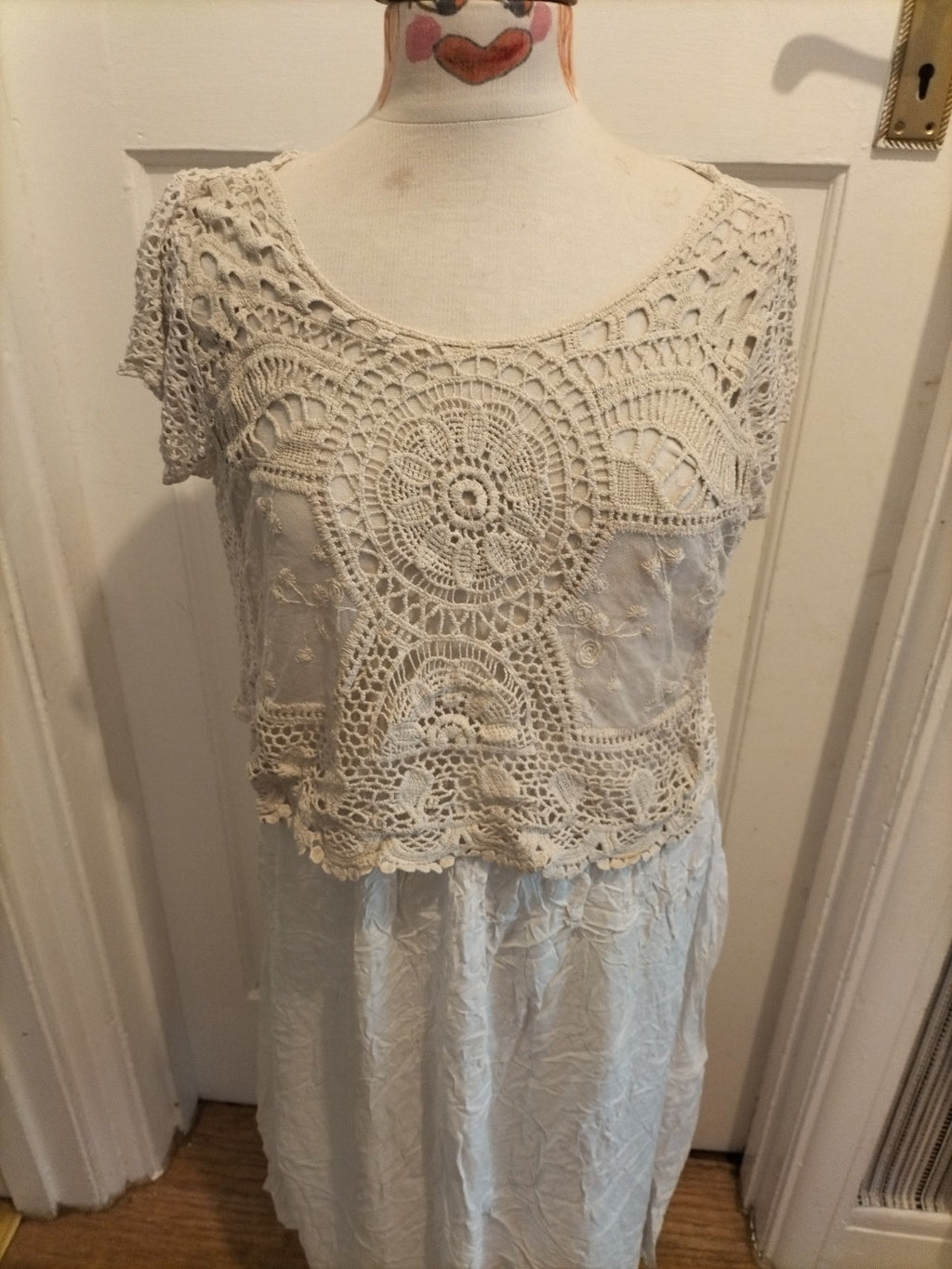 Ladies Size Large White Mesh Detail Short Sleeved Dress