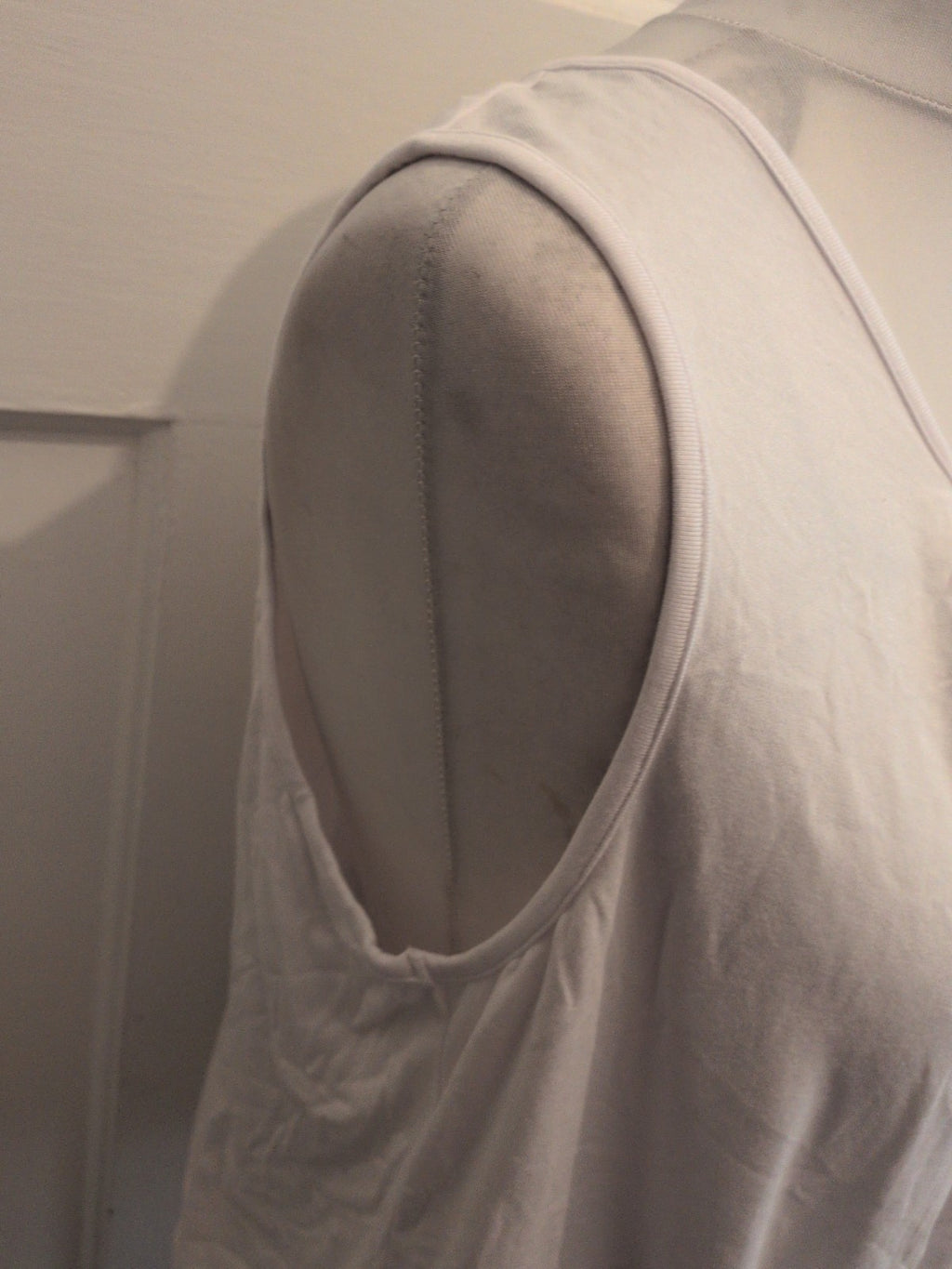 Everyday 20 White Scoop Sleeveless T-shirt